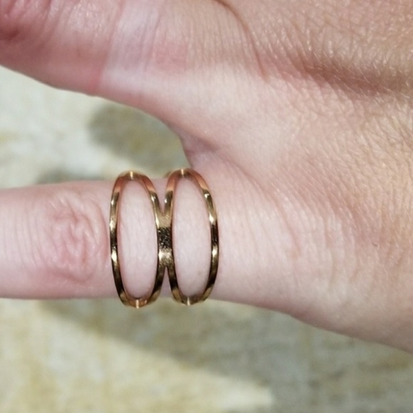 Hollow Stainless Steel Criss Cross Ring Gold - Picture 4 of 4